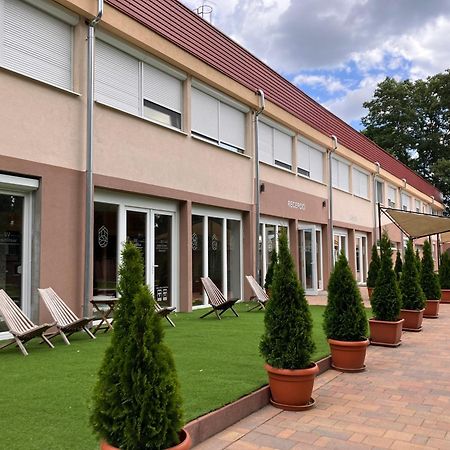 Öreg-tó Hotel és Rendezvénytér Tata Esterno foto