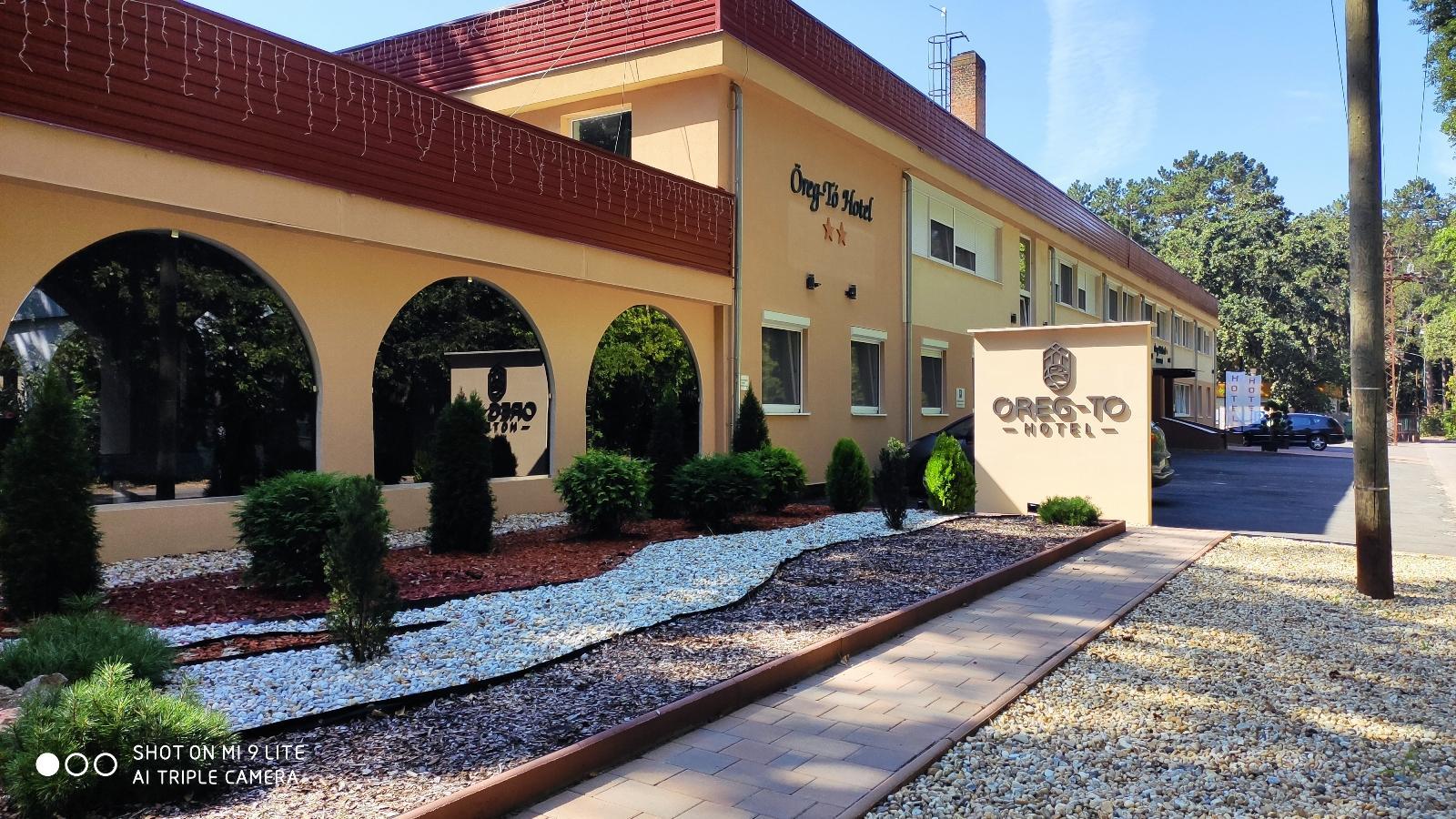 Öreg-tó Hotel és Rendezvénytér Tata Esterno foto