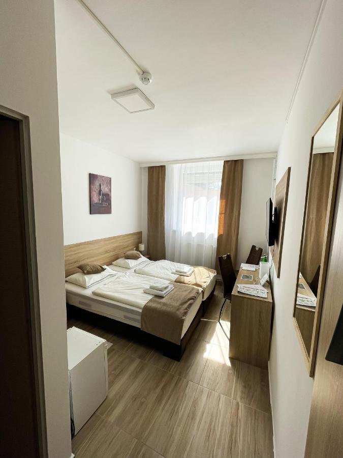 Öreg-tó Hotel és Rendezvénytér Tata Esterno foto