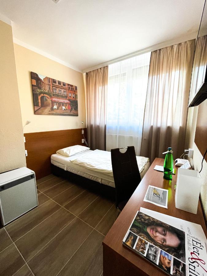 Öreg-tó Hotel és Rendezvénytér Tata Esterno foto