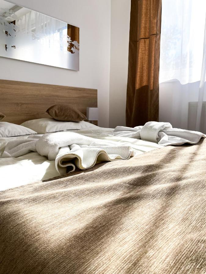Öreg-tó Hotel és Rendezvénytér Tata Esterno foto