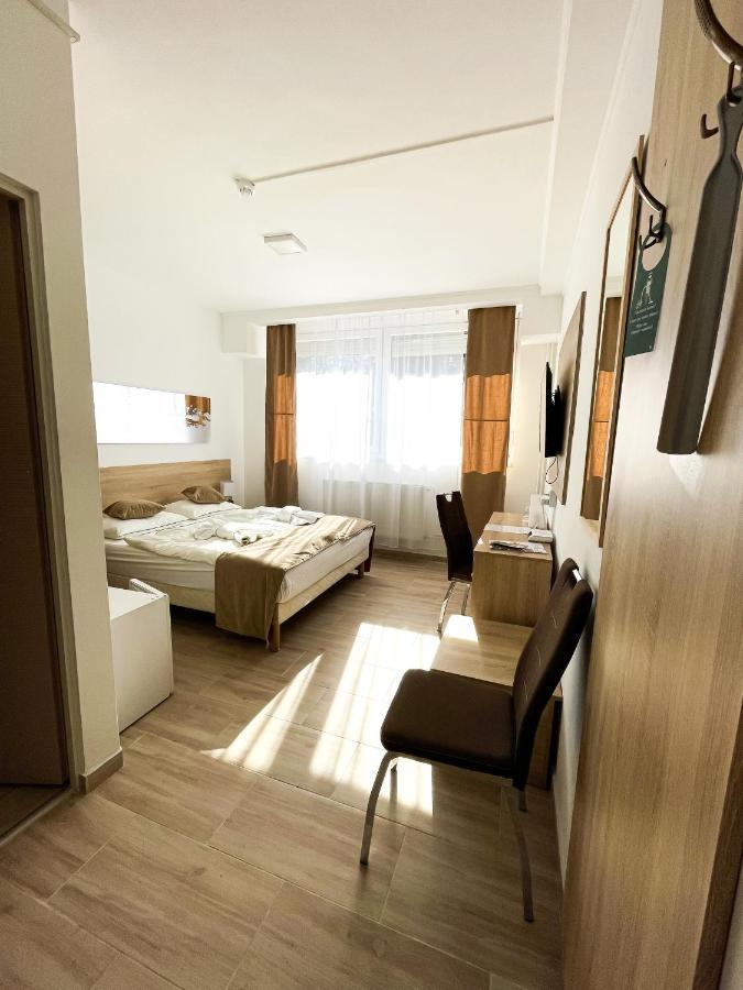 Öreg-tó Hotel és Rendezvénytér Tata Esterno foto