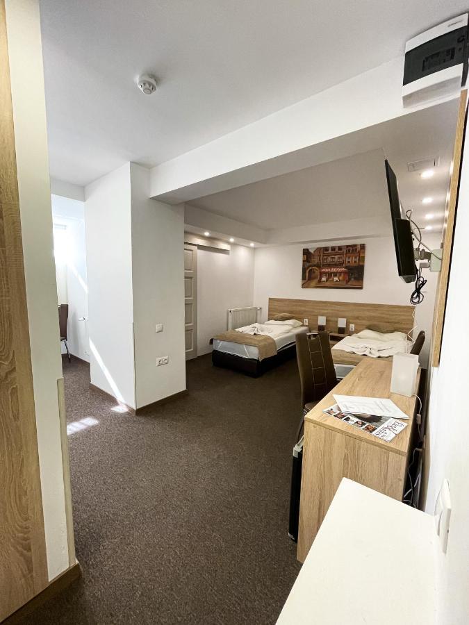 Öreg-tó Hotel és Rendezvénytér Tata Esterno foto
