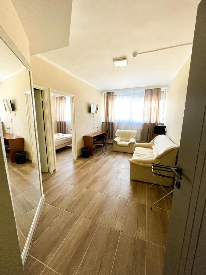 Öreg-tó Hotel és Rendezvénytér Tata Esterno foto