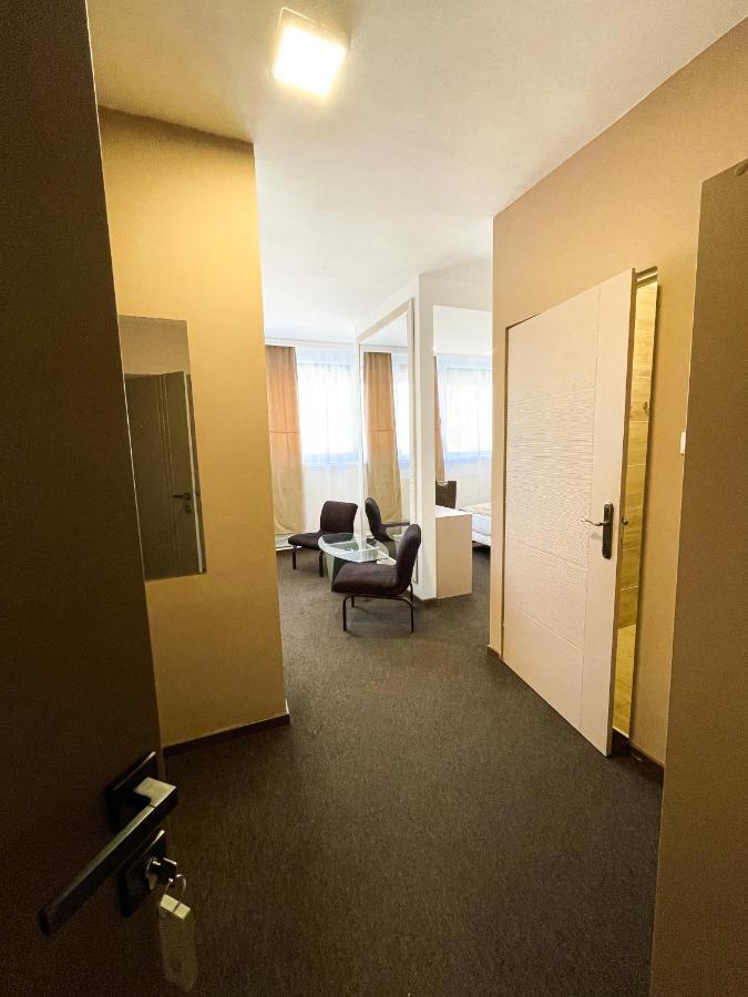 Öreg-tó Hotel és Rendezvénytér Tata Esterno foto