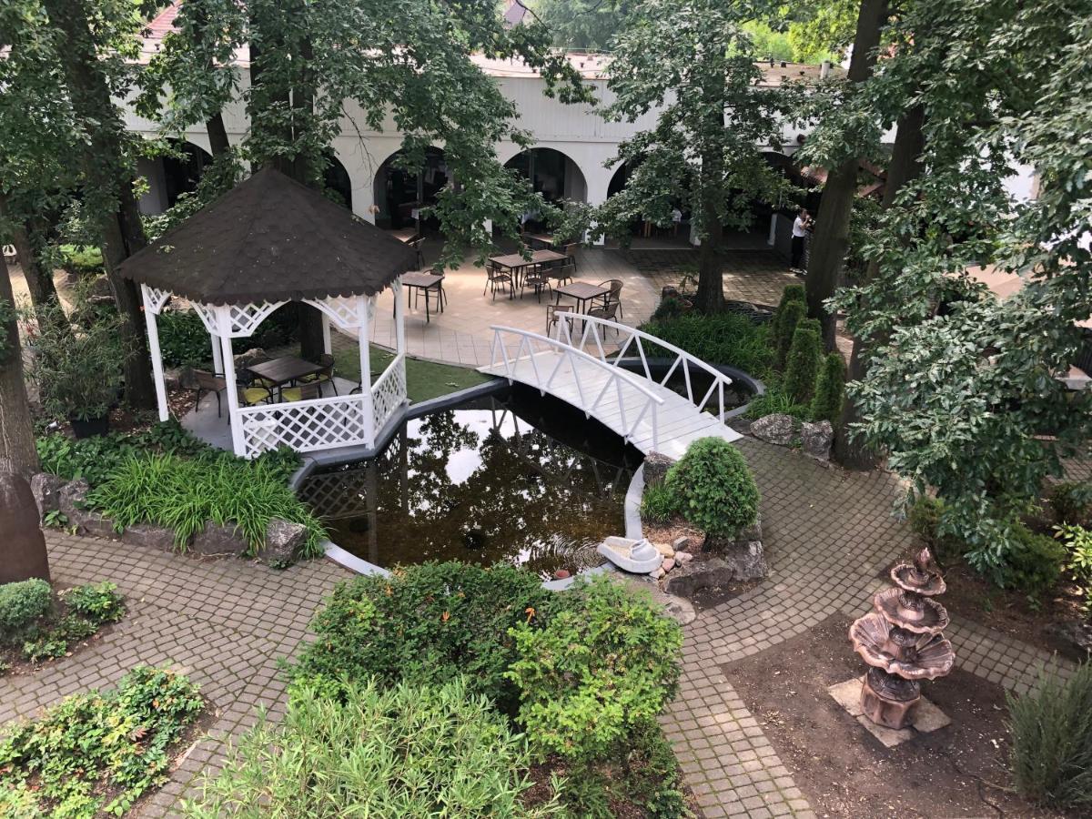 Öreg-tó Hotel és Rendezvénytér Tata Esterno foto