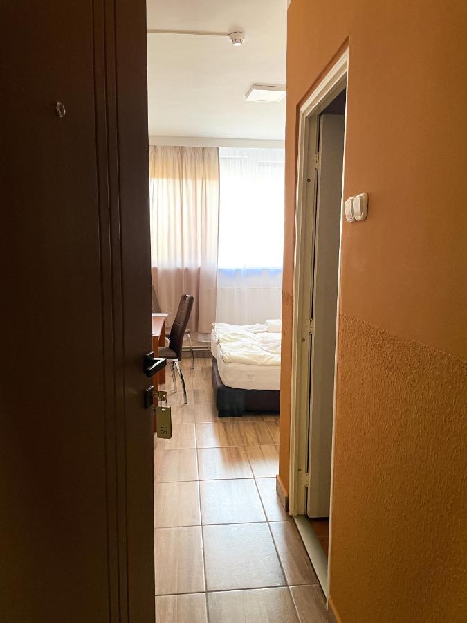 Öreg-tó Hotel és Rendezvénytér Tata Esterno foto