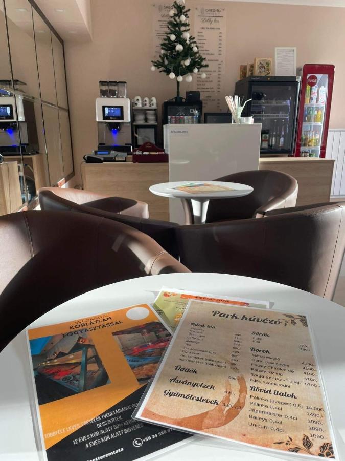 Öreg-tó Hotel és Rendezvénytér Tata Esterno foto
