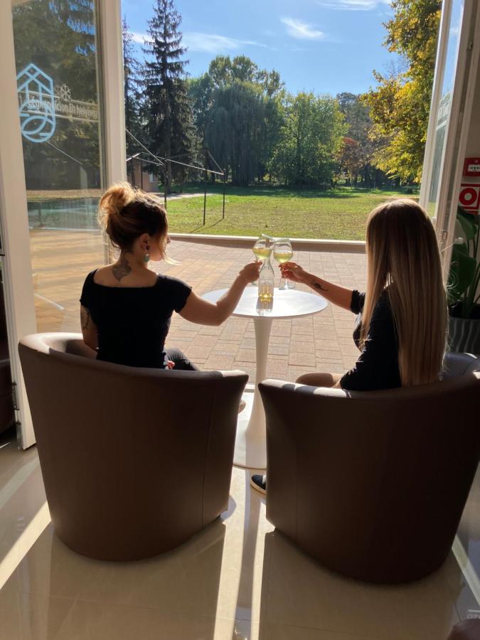 Öreg-tó Hotel és Rendezvénytér Tata Esterno foto