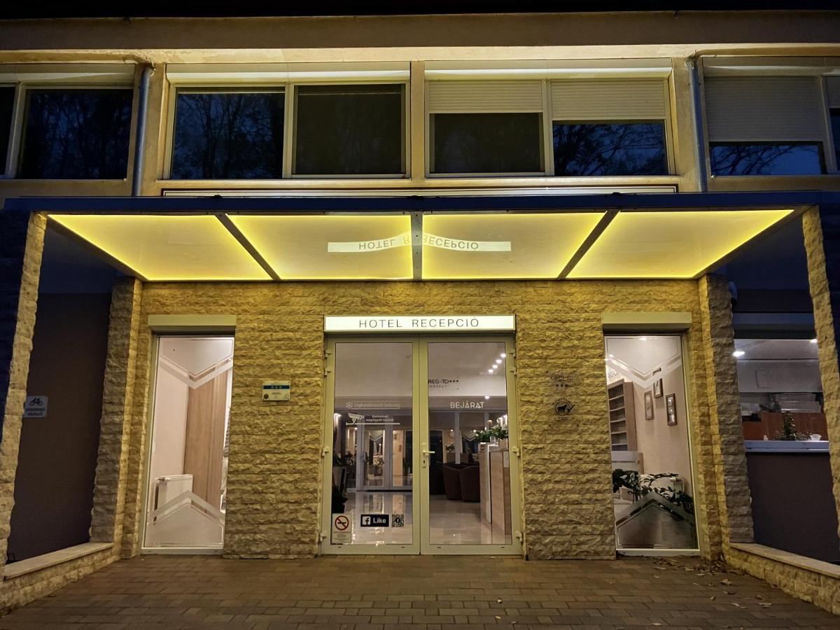 Öreg-tó Hotel és Rendezvénytér Tata Esterno foto