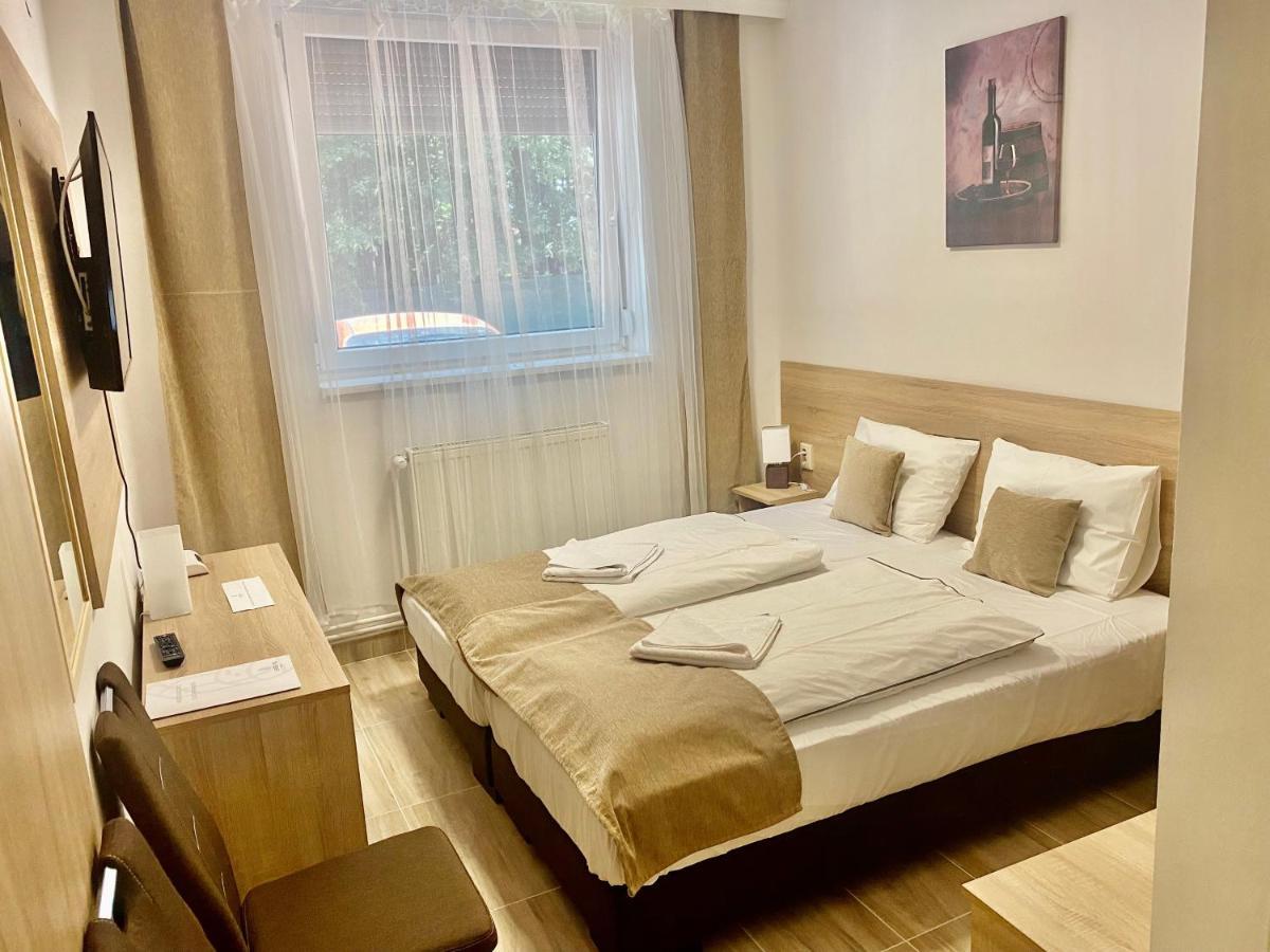 Öreg-tó Hotel és Rendezvénytér Tata Esterno foto