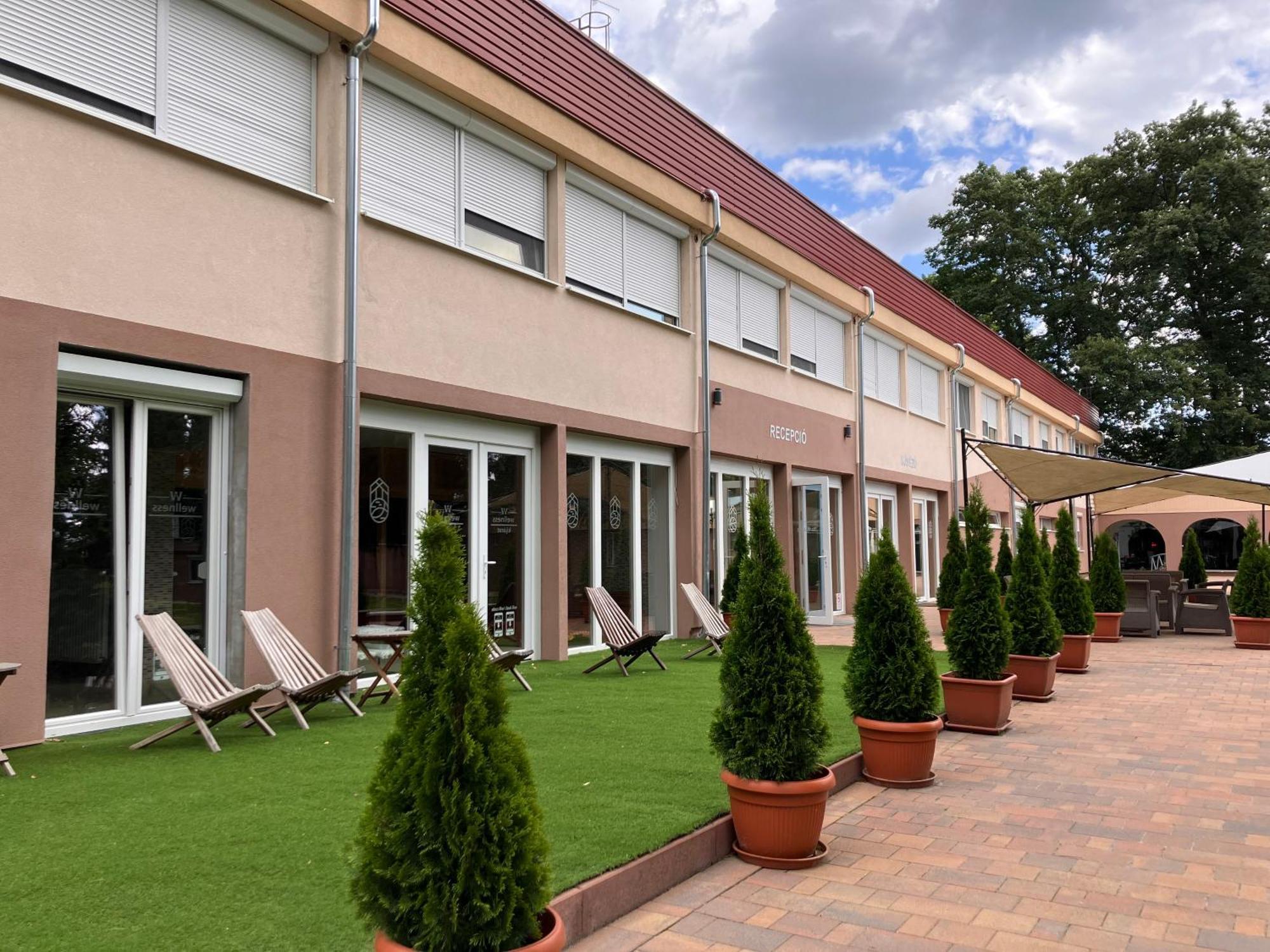 Öreg-tó Hotel és Rendezvénytér Tata Esterno foto